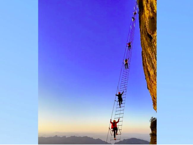 Wisata di China, Naik Tangga di Atas Langit Setinggi 1.480 Meter